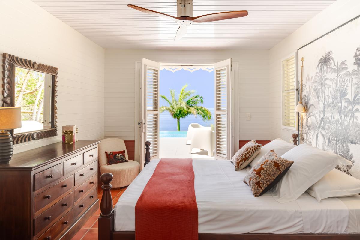 chambre 1-parentale-160x200-accès-piscine-anses-arlet (1)